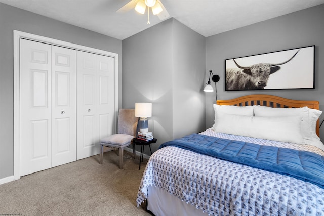 carpeted bedroom featuring a ceiling fan, a closet, and baseboards