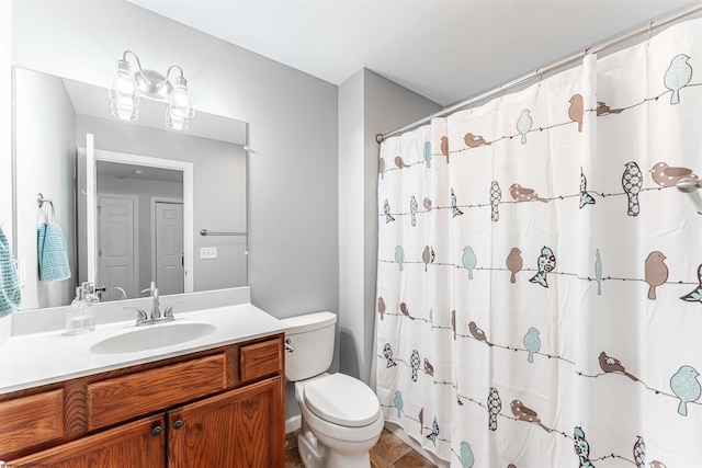 full bath featuring toilet, curtained shower, and vanity