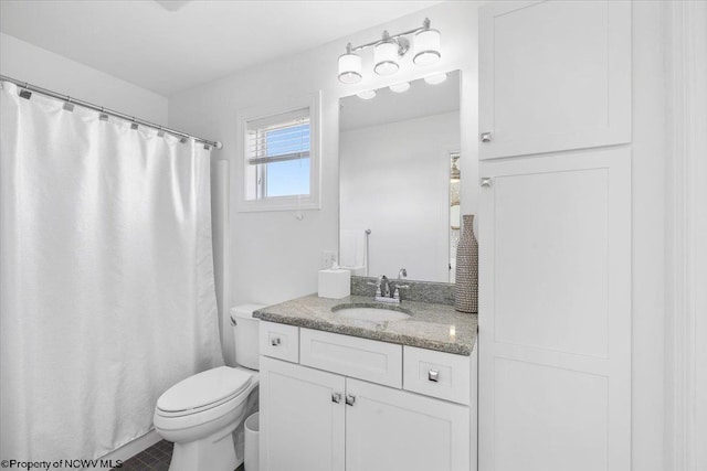 full bathroom with curtained shower, vanity, and toilet