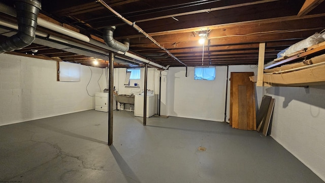 basement featuring a sink and washing machine and clothes dryer