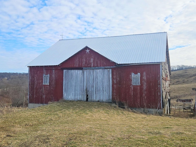 view of outdoor structure with an outdoor structure