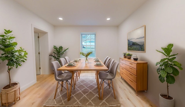 dining area with light wood-style floors, recessed lighting, and baseboards