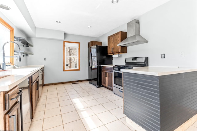 kitchen with range hood, light tile patterned flooring, a sink, black fridge with ice dispenser, and gas range