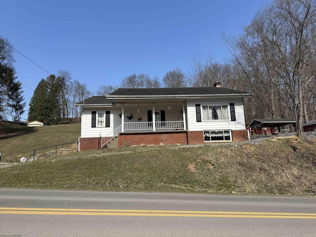 view of front facade with a front yard and covered porch