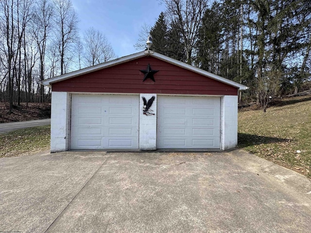 view of detached garage