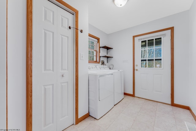 washroom with laundry area, independent washer and dryer, baseboards, and visible vents