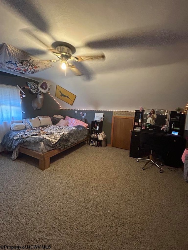 bedroom featuring carpet floors, a textured ceiling, and ceiling fan