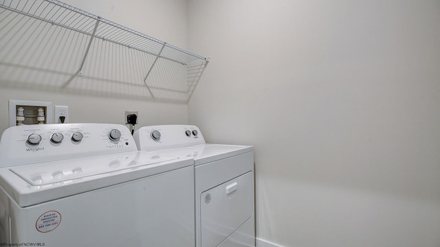 laundry room with laundry area and washer and clothes dryer