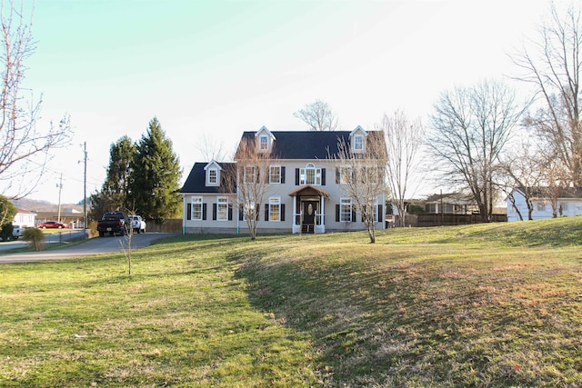 view of front of property with a front lawn