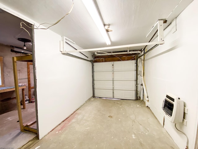 garage featuring heating unit