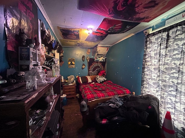 bedroom with carpet