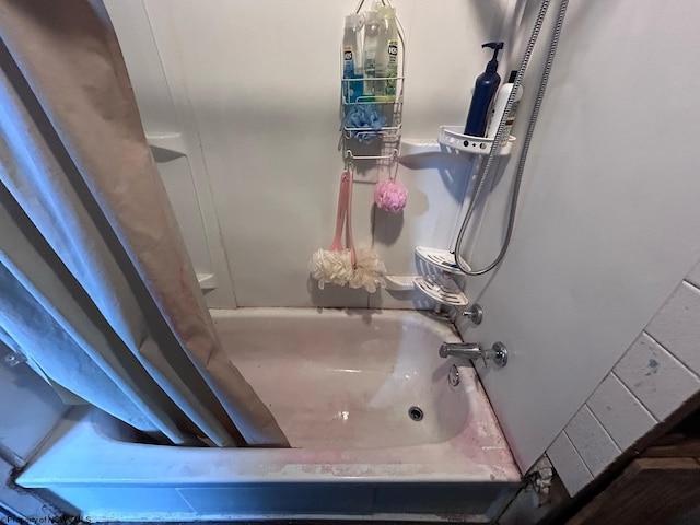 bathroom with shower / bath combo with shower curtain