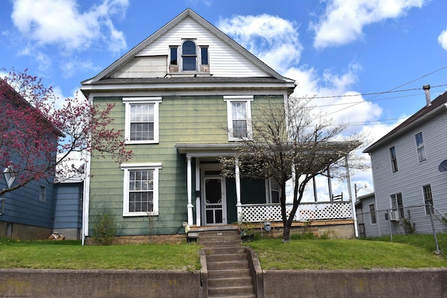 view of front of home featuring a front lawn