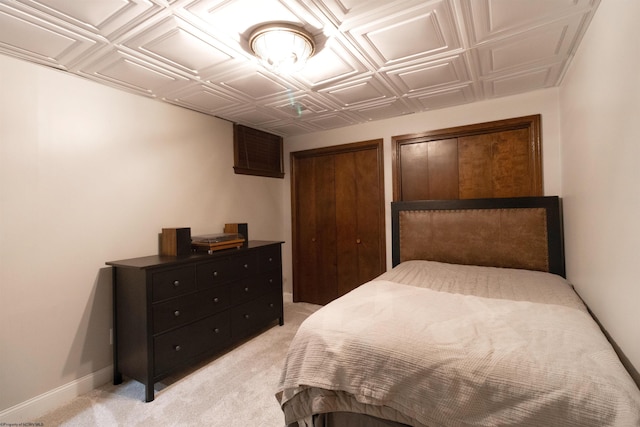 bedroom with light carpet, an ornate ceiling, and baseboards