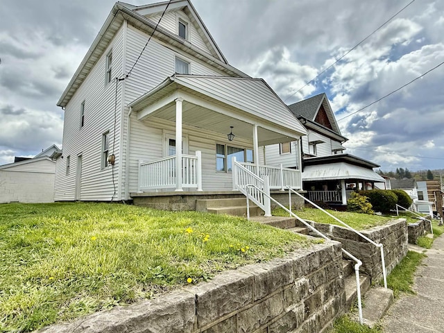 view of front of house with a front lawn and covered porch