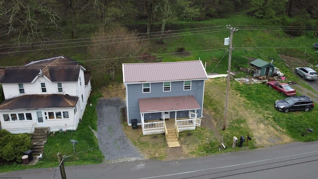 bird's eye view featuring a wooded view