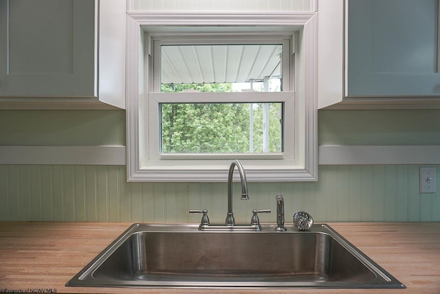 kitchen featuring a sink and light countertops