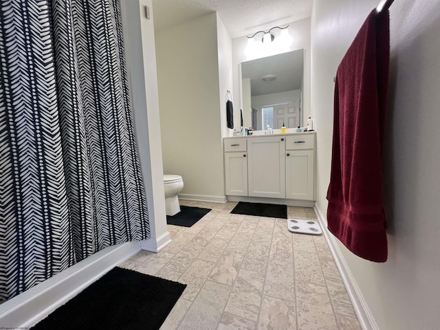 bathroom featuring baseboards, a shower with curtain, toilet, and vanity