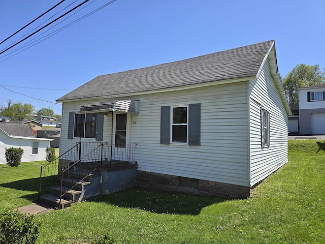 130 Hunsaker St, Fairmont, WV 26554 - bungalow-style home featuring a shingled roof and a front yard