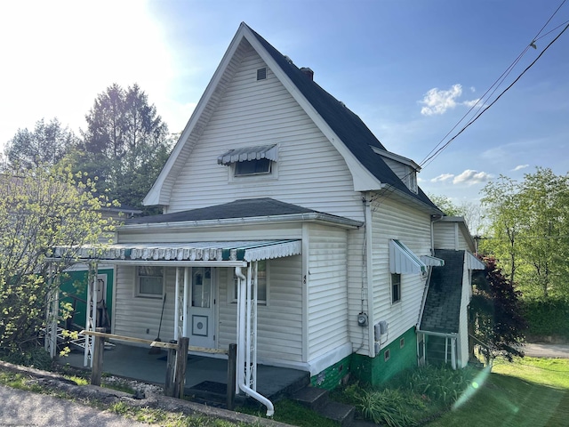 view of front of house with covered porch