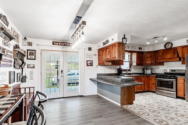 210 Rosedale Hill Rd, Maidsville, WV 26541 - kitchen with a peninsula, dark countertops, premium range hood, stainless steel gas range, and a sink
