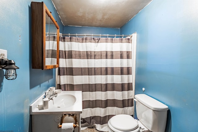 200 Rosedale Hill Rd, Maidsville, WV 26541 - full bathroom with toilet, a shower with curtain, and vanity