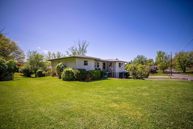 view of front of house with a front lawn