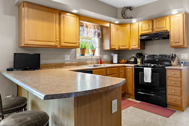 kitchen with a kitchen breakfast bar, electric range, a sink, a peninsula, and under cabinet range hood