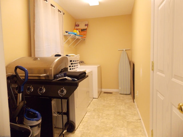 260 Donna Ave, Morgantown, WV 26505 - washroom with washing machine and clothes dryer, laundry area, and baseboards