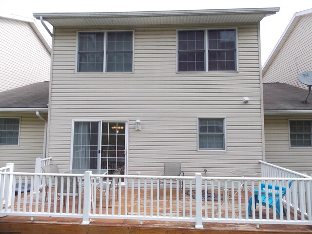 260 Donna Ave, Morgantown, WV 26505 - back of property with a deck
