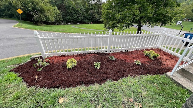 exterior space featuring fence