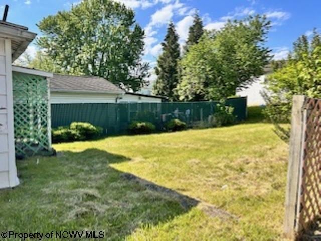 530 Newton St, Fairmont, WV 26554 - view of yard with fence