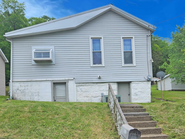 784 Ona St, Grafton, WV 26354 - rear view of property with a yard