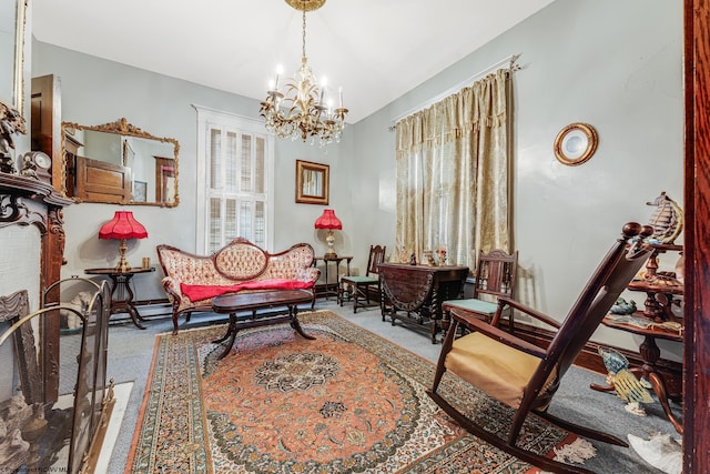 living area with a chandelier and baseboards