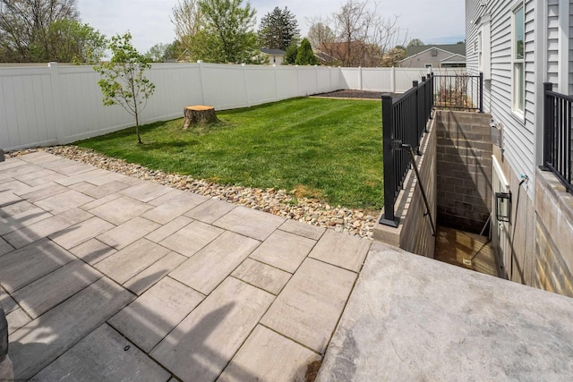 view of yard with a patio area