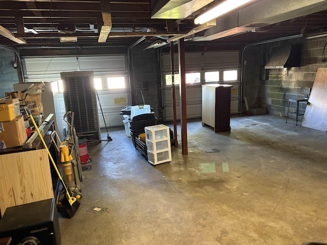 garage featuring concrete block wall