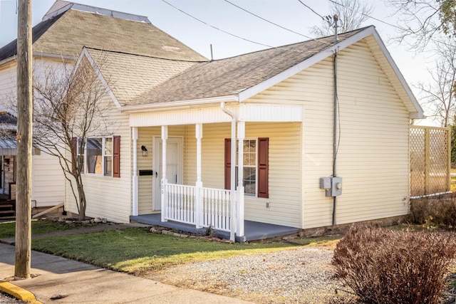 406 Maple Ave, Fairmont, WV 26554 - bungalow-style house with a porch and a shingled roof