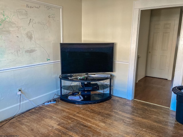 374 Forest Ave Unit 3, Morgantown, WV 26505 - bedroom featuring wood finished floors and baseboards
