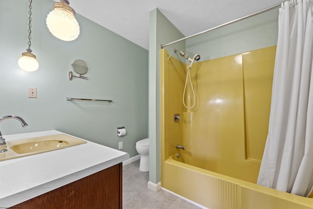 6 Ridge Pl, Morgantown, WV 26505 - bathroom with shower / bath combination with curtain, toilet, baseboards, and vanity