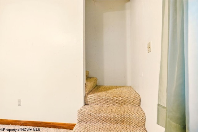 737 Summit Park Ave, Clarksburg, WV 26301 - view of stairs