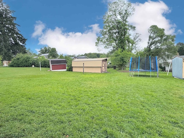 1601 Green Gables Rd, Fairmont, WV 26554 - view of grassy yard featuring a trampoline