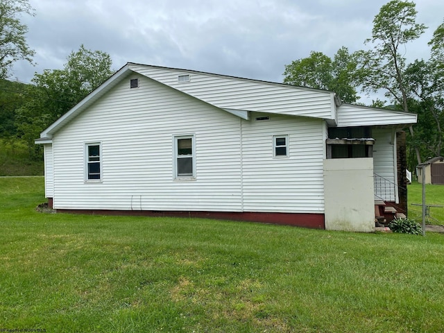 21434 Seneca Trl, Valley Head, WV 26294 - view of side of home with a lawn