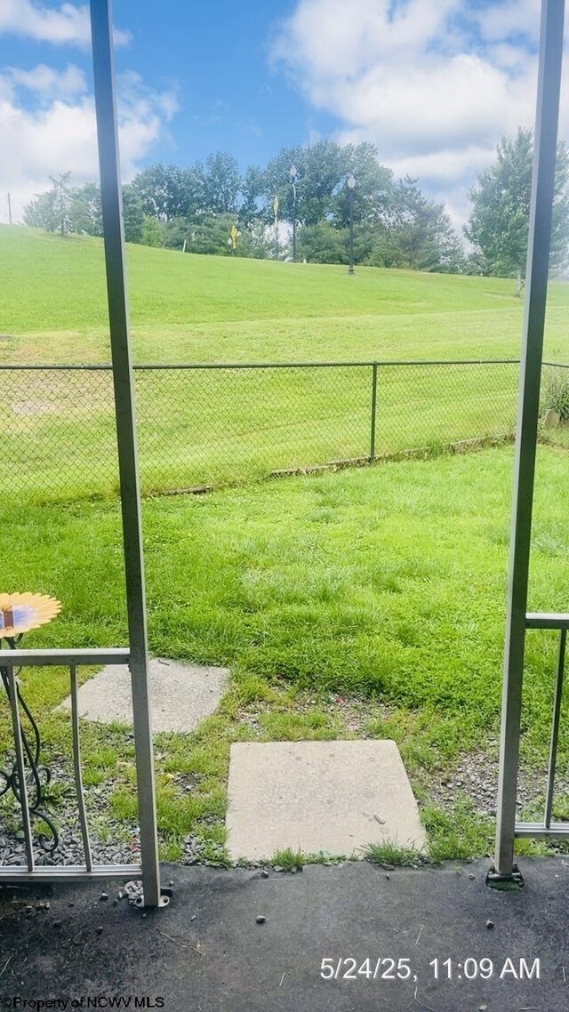 344 Tygart St, Fairmont, WV 26554 - view of yard with a rural view