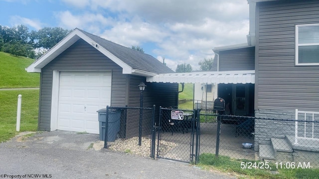 344 Tygart St, Fairmont, WV 26554 - detached garage featuring a gate