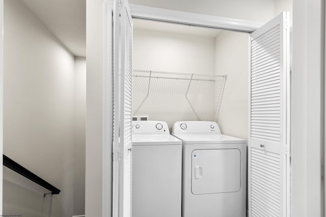 233 Stonehurst Dr, Morgantown, WV 26501 - laundry area with washing machine and dryer