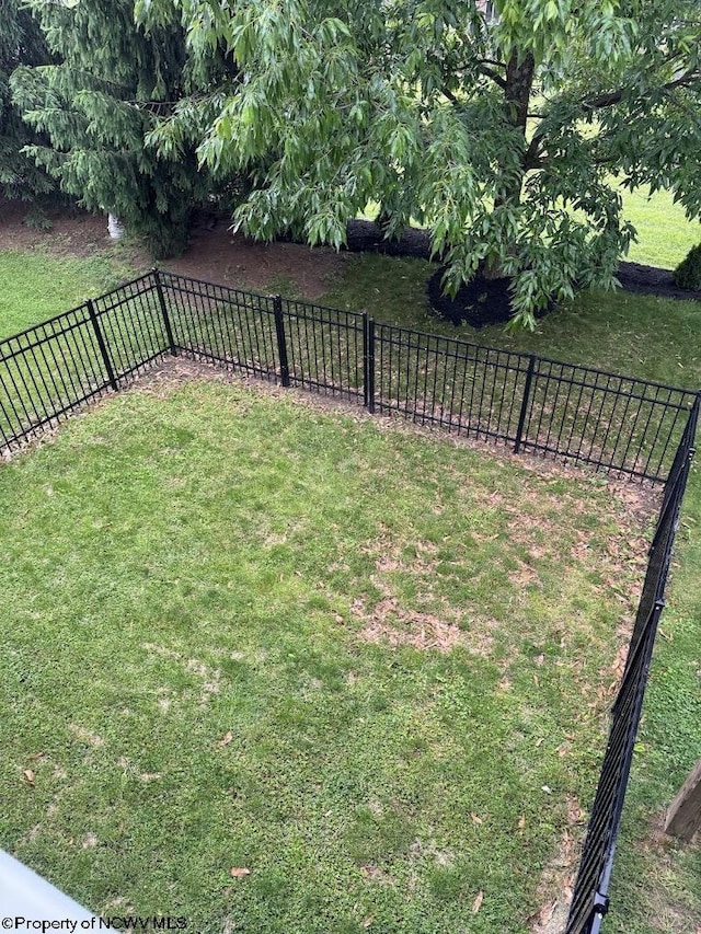 203 Tarbert Ct, Morgantown, WV 26508 - view of yard