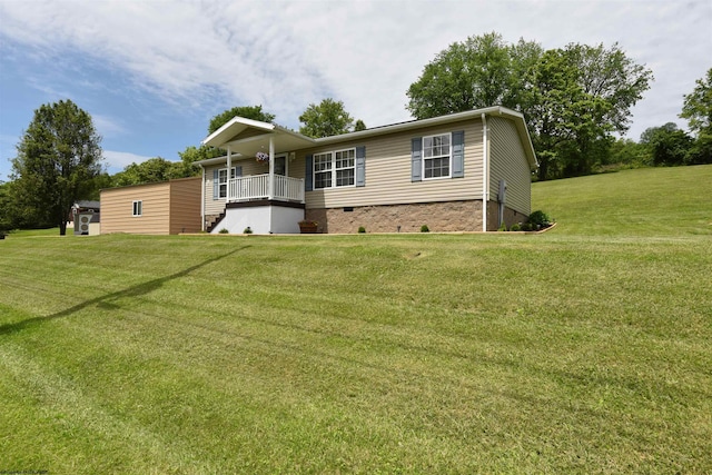 267 W Fork St, Clarksburg, WV 26301 - view of front facade featuring crawl space and a front lawn