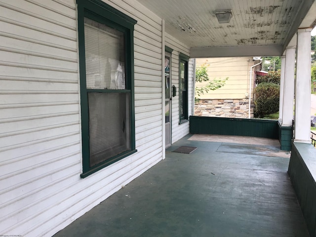 820 Field St, Fairmont, WV 26554 - view of covered porch