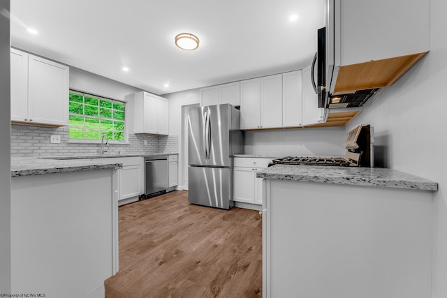 135 Celtic Dr, Clarksburg, WV 26301 - kitchen with appliances with stainless steel finishes, tasteful backsplash, white cabinetry, light wood-style flooring, and recessed lighting