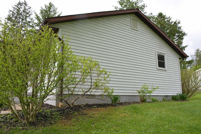 84 Chapman Ln, Weston, WV 26452 - view of side of home with a yard